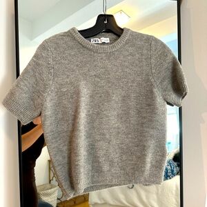 Zara short sleeve knit top never been worn!!